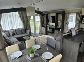 Lagoon Close Holiday Home